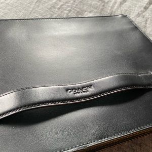 coach manhattan pouch